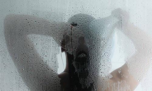 รูปภาพ:http://static.topyaps.com/wp-content/uploads/2013/11/Steaming-hot-shower.jpg
