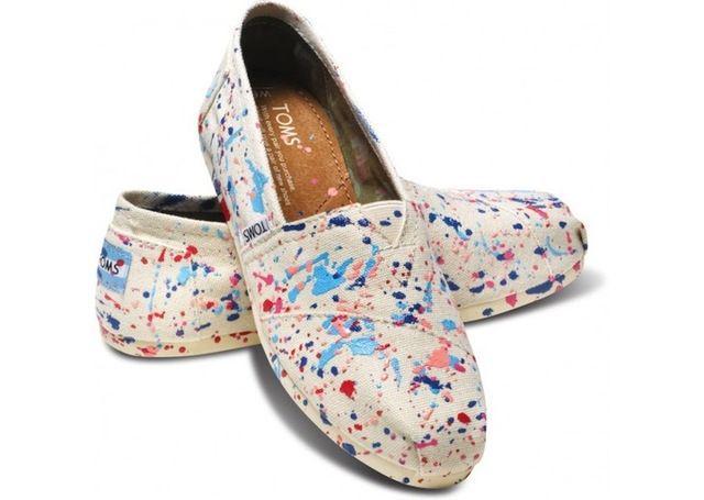 รูปภาพ:http://paintorthread.com/wp-content/uploads/2013/07/toms-tyler-ramsey-splatter-custom-shoes.jpg