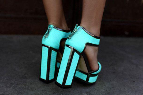 รูปภาพ:http://picture-cdn.wheretoget.it/9wukv2-l-610x610-shoes-sandals-high+heels-neon+blue.jpg