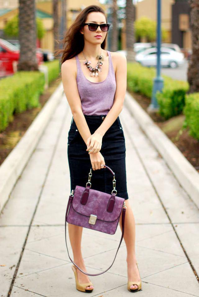 รูปภาพ:http://glamradar.com/wp-content/uploads/2016/07/3.-lavender-bag-with-tank-top-and-skirt.jpg