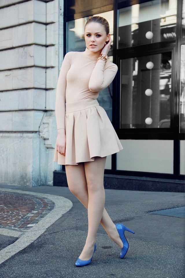 รูปภาพ:http://glamradar.com/wp-content/uploads/2016/07/1.-nude-dress-with-lavender-heels.jpg