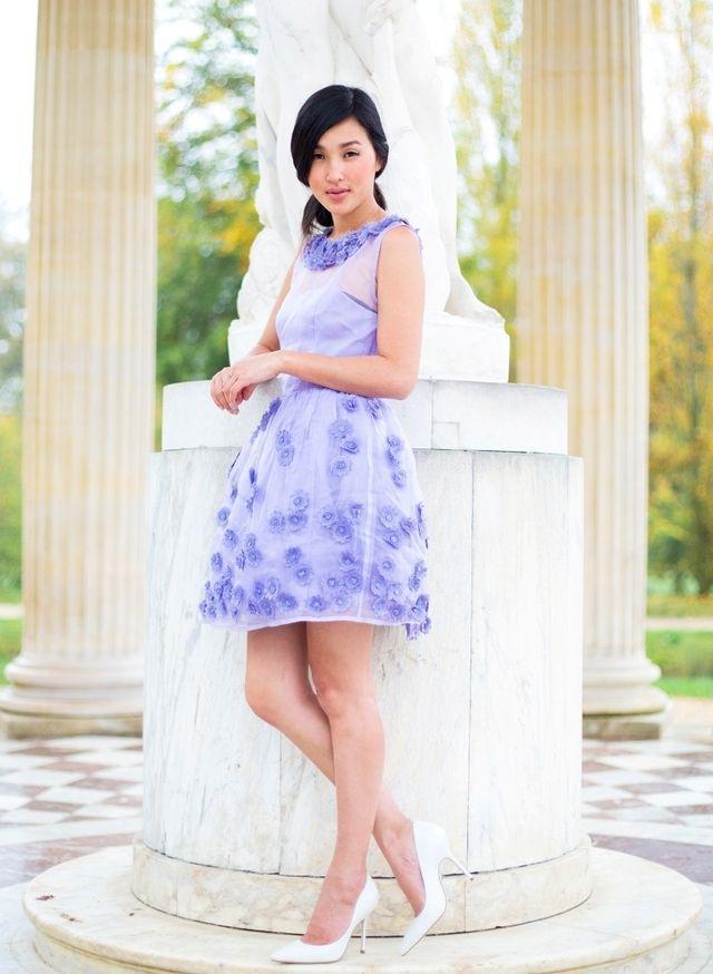 รูปภาพ:http://glamradar.com/wp-content/uploads/2016/07/2.-embellished-lavender-dress-with-white-pumps.jpg