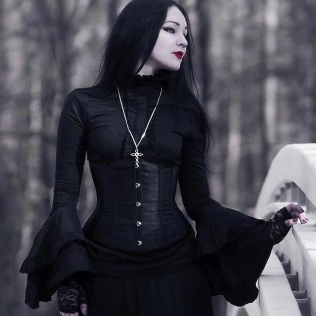 ภาพประกอบบทความ ย้อนสไตล์สู่ 'โกธิค โลลิต้า (Gothic Lolita)' แฟชั่นสุดรุ่งของสาวญี่ปุ่น