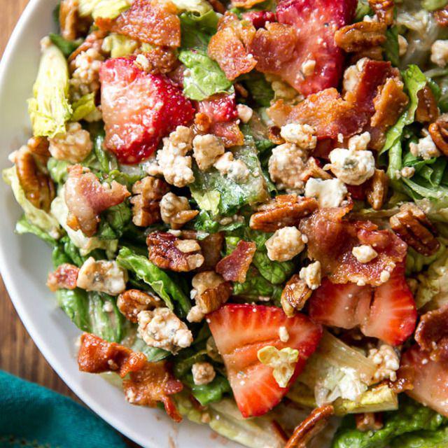 ภาพประกอบบทความ 'Strawberry Bacon Salad' สลัดสตรอเบอร์รี่เบคอน อร่อยล้ำอย่าบอกใคร