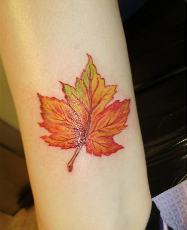 รูปภาพ:http://www.kooltattooideas.com/wp-content/uploads/2014/10/Custom-Autumn-Leaf-Tattoos-13.jpg