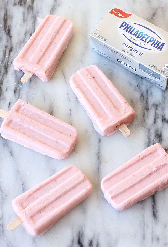 รูปภาพ:http://bestfriendsforfrosting.com/wp-content/uploads/2016/07/strawberry-and-cream-popsicle-recipe-pink-2.jpg