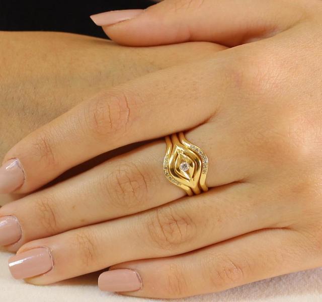 รูปภาพ:http://s3.weddbook.com/t4/2/4/0/2403842/engagement-wedding-set-diamond-engagement-ring-yellow-gold-engagement-set-commitment-ring-for-women-anniversary-ring.jpg