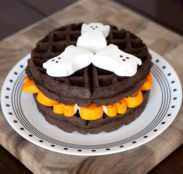 รูปภาพ:http://www.browniebites.net/wp-content/uploads/2015/10/dark-chocolate-marshmallow-peeps-halloween-waffles-08.jpg
