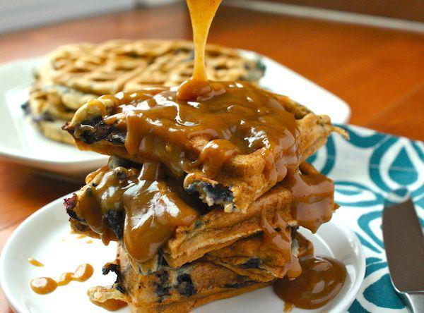 รูปภาพ:http://www.tastefullycrafted.com/wp-content/uploads/2014/03/Blueberry-waffles-with-Peanut-Butter-Sauce2.jpg