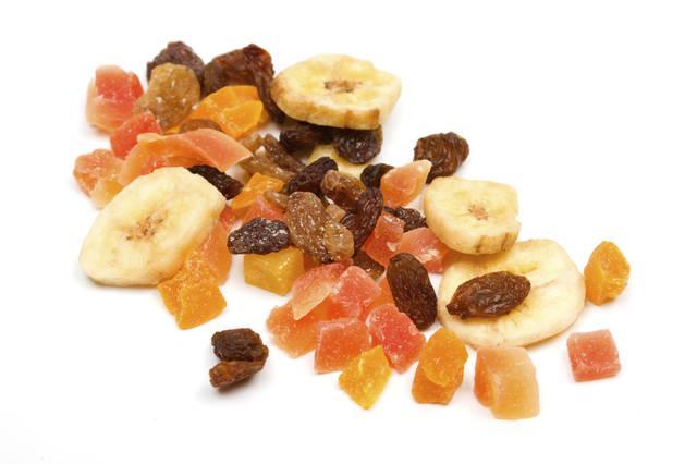 รูปภาพ:http://www.naturallyintense.net/blog/wp-content/uploads/2014/05/Dried-Fruit-is-not-as-healthy-as-real-fruit.jpg