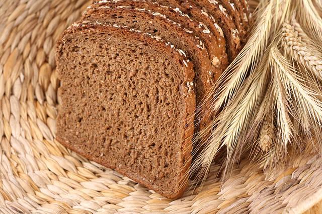 รูปภาพ:http://thefoodventure.com/wp-content/uploads/2014/05/Whole-grain-bread.jpg