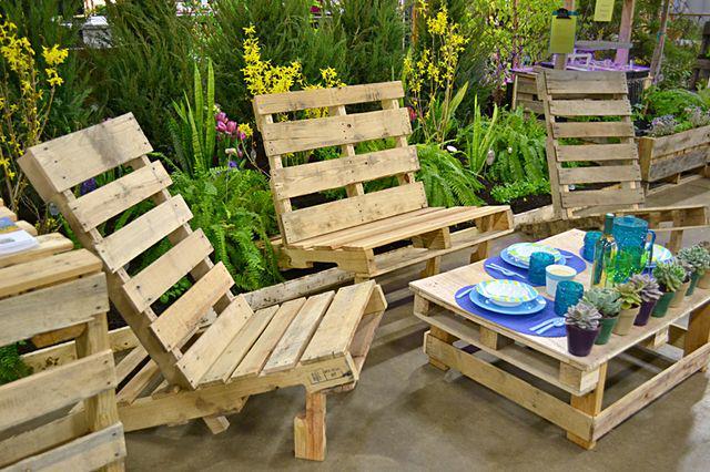 รูปภาพ:http://iappfind.com/images/_fullsize/p/pristine-make-plus-outdoor-furniture-made-from-pallets-outdoor-furniture-ideas-and-a-wooden-pallet_furniture-made-out-of-pallets.jpg