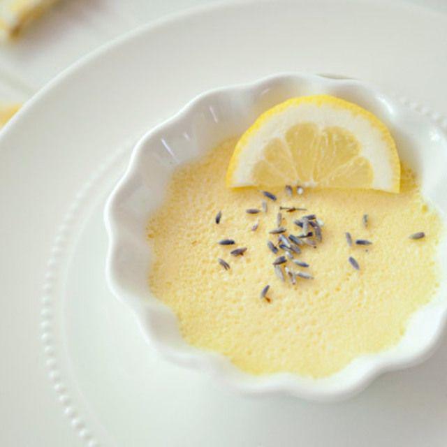 ภาพประกอบบทความ 'Lemon Lavender Pots de Creme'  ขนมรสหวานอมเปรี้ยว หอมกลิ่นลาเวนเดอร์ชื่นใจ