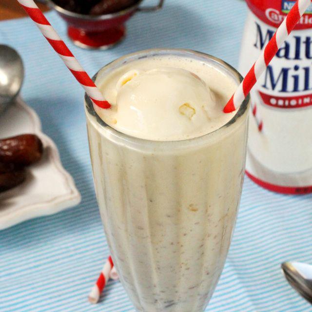ภาพประกอบบทความ 'Malted Milk Date Shake' สูตรมิลค์เชคนมรสมอลต์แสนอร่อย ดื่มง่ายคล่องคอ อิ่มสบายท้อง 