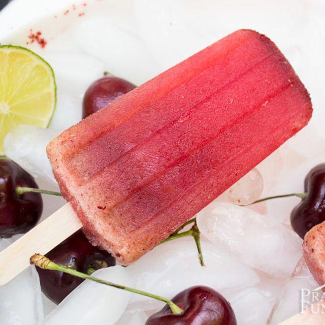 ภาพประกอบบทความ 'Cherry Limeade Popsicles' ไอติมแท่งสีแดงสดใส อร่อยสุดฟินพร้อมประโยชน์เต็มคำ