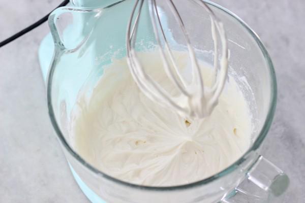 รูปภาพ:http://www.olgasflavorfactory.com/wp-content/uploads/2015/07/Creamy-Vanilla-and-Chocolate-Swirl-Ice-Cream-1-22.jpg