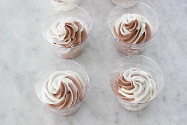 รูปภาพ:http://www.olgasflavorfactory.com/wp-content/uploads/2015/07/Creamy-Vanilla-and-Chocolate-Swirl-Ice-Cream-1-17.jpg