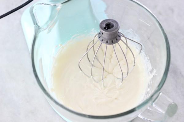 รูปภาพ:http://www.olgasflavorfactory.com/wp-content/uploads/2015/07/Creamy-Vanilla-and-Chocolate-Swirl-Ice-Cream-1-23.jpg