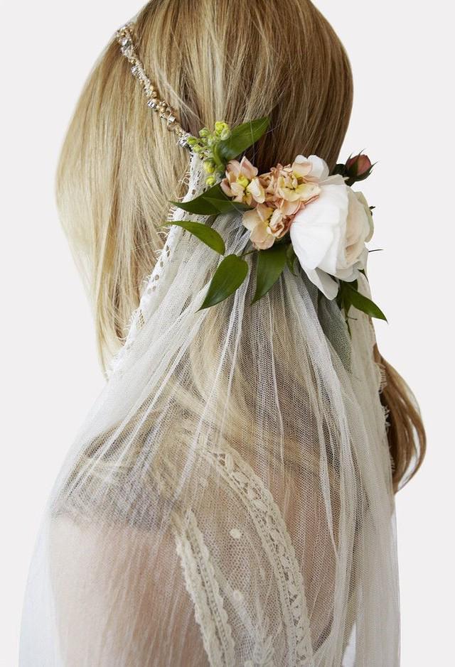 รูปภาพ:http://www.hairsea.com/wp-content/uploads/2015/10/Best-Exquisite-Hair-Adornments-for-the-Bride111.jpg