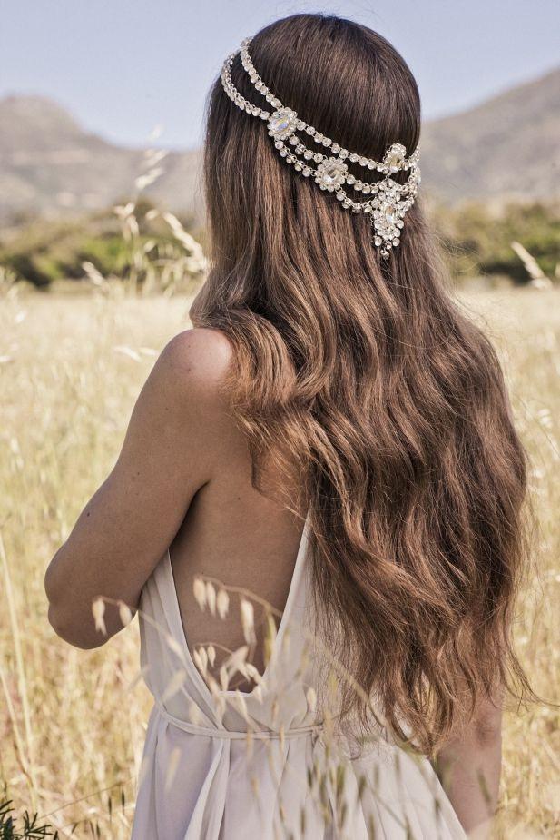 รูปภาพ:http://www.hairsea.com/wp-content/uploads/2015/10/Best-Exquisite-Hair-Adornments-for-the-Bride6.jpg