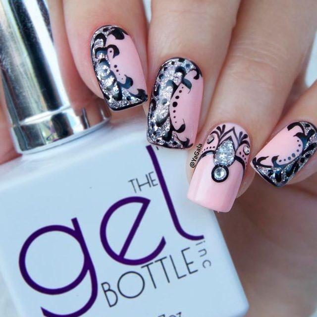 รูปภาพ:https://naildesignsjournal.com/wp-content/uploads/2017/06/perfect-nails-art-ideas-glitter-pink-black-nails-designs.jpg