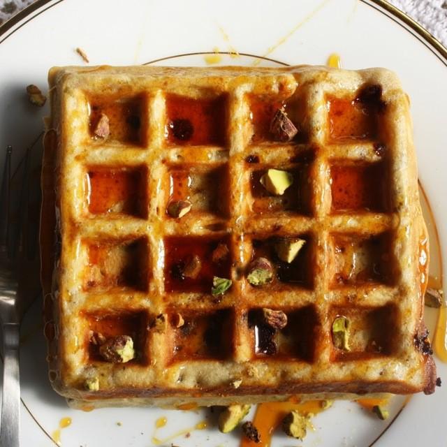 ภาพประกอบบทความ Chocolate Chip & Pistachio Belgian Waffles สูตรวาฟเฟิลสุดฟิน กินเพลินเกินห้ามใจ