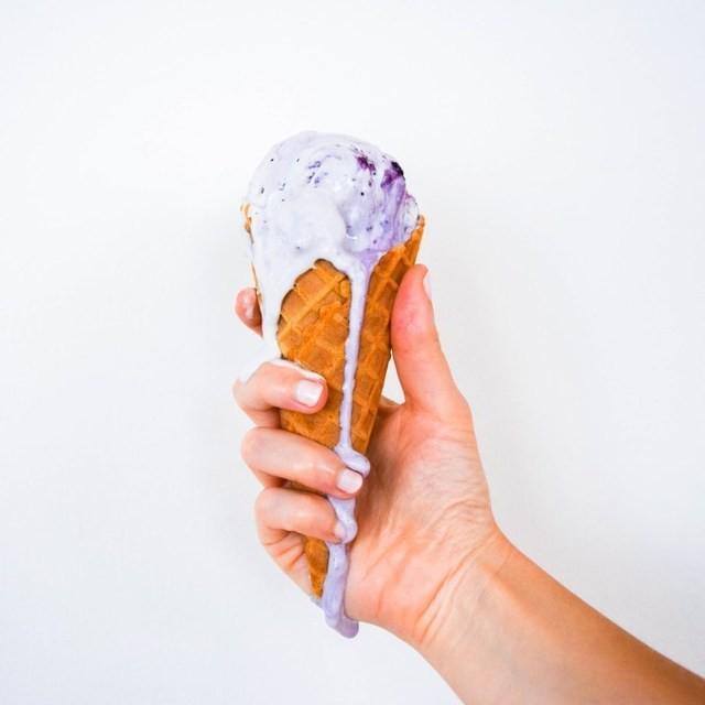 ภาพประกอบบทความ ชวนทำ Blueberry Ice Cream ไอศกรีมบลูเบอร์รี่สุดฟินถึงใจ ทำเอาแทบลืมนับแคล