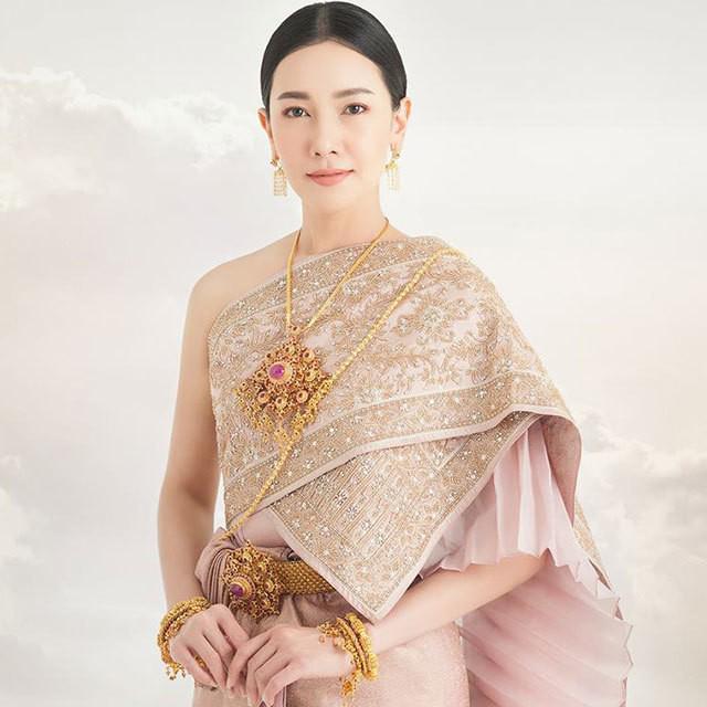 ตัวอย่าง ภาพหน้าปก:ชวนชม '8 ชุดไทยพระราชนิยม' งดงามด้วยเอกลักษณ์ของผ้าไทย