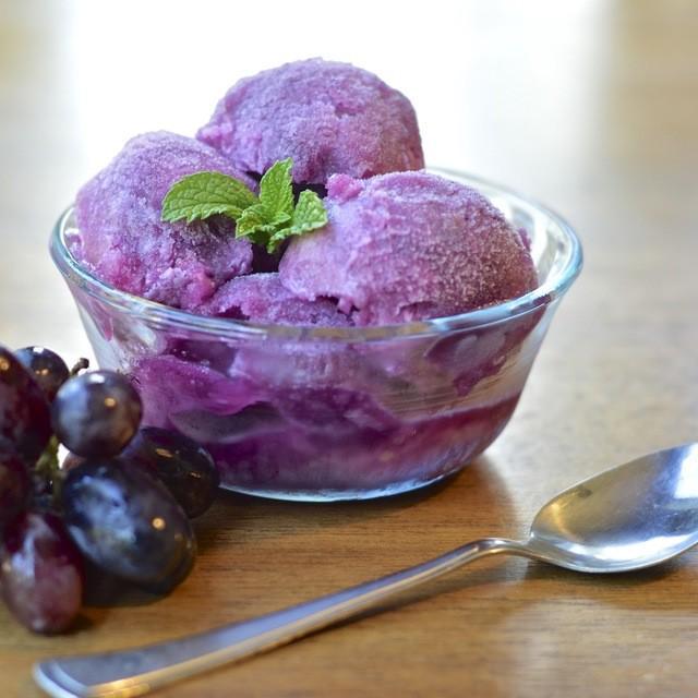 ภาพประกอบบทความ Grape Pineapple Italian Ice ไอศกรีมองุ่นผสมสับปะรด อร่อยง่ายไร้แคล ไม่ต้องกลัวอ้วน
