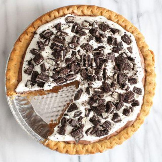 ภาพประกอบบทความ Oreo Cream Pie เมนูพายครีมโอรีโอ้แสนอร่อย จะกินอีกกี่ครั้งก็ฟินสุดๆ 😆❤