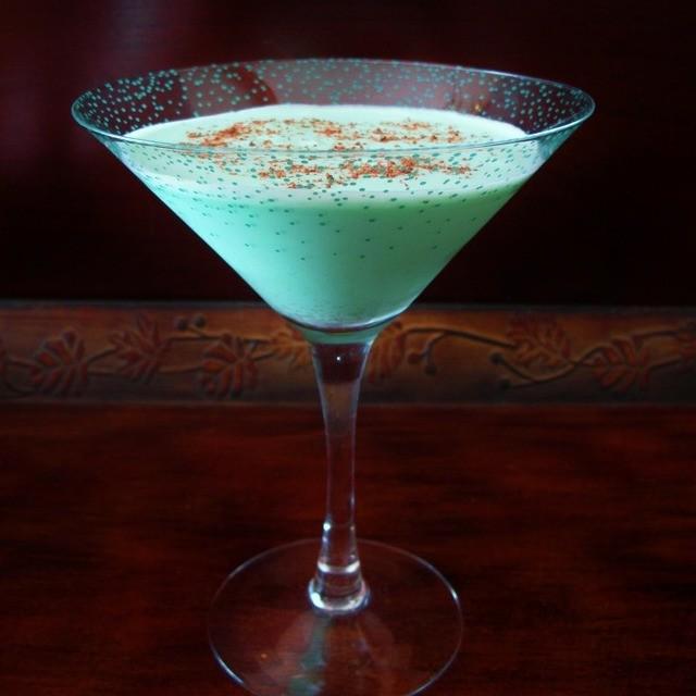 ตัวอย่าง ภาพหน้าปก:Grasshopper Martini สูตรค็อกเทลมินท์สุดฟิน 😍🍹