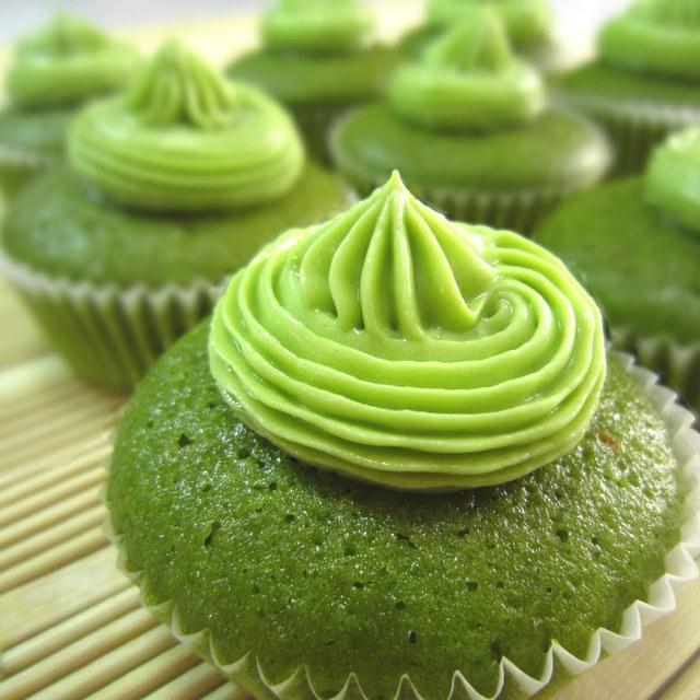ภาพประกอบบทความ สูตร Green Tea Cupcakes คัพเค้กชาเขียวแสนอร่อย หอมละมุนกรุ่นชาเขียว