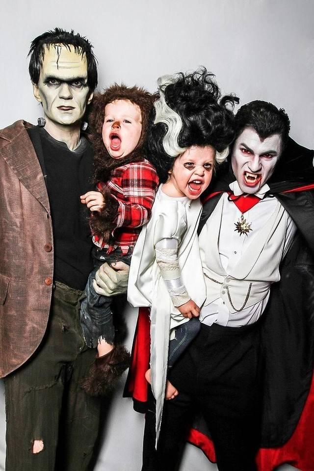 รูปภาพ:http://media.collegetimes.com/uploads/2015/10/19110512/Neil-Patrick-Harris-David-Burtka-Frankenstein-Dracula-683x1024.jpg