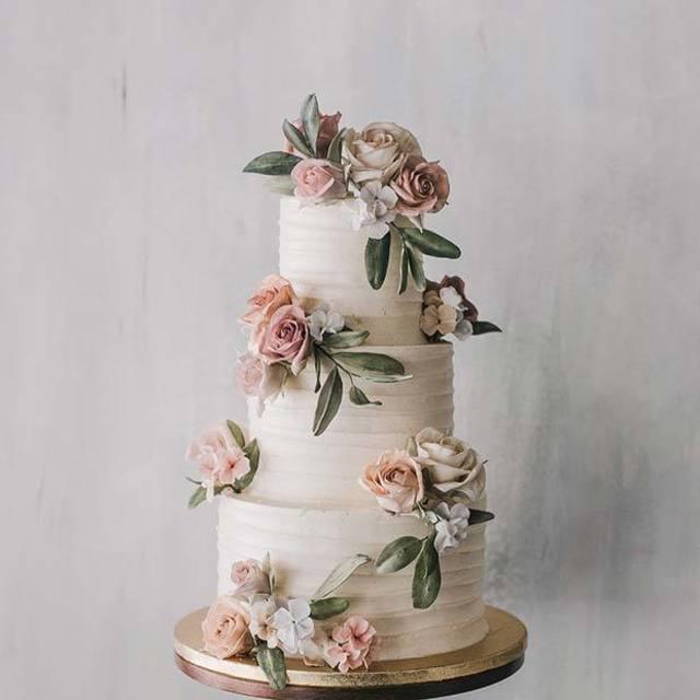 ภาพประกอบบทความ 20 ไอเดียเค้กงานแต่ง "Spring Wedding Cakes" ผลิบานไปด้วยความหอมหวาน! 