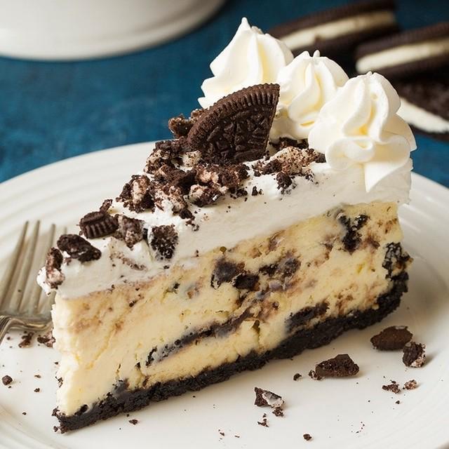 ภาพประกอบบทความ ลืมความอ้วนไปได้เลย ! แจกสูตร 'Cookies 'n Cream Cheesecake' แสนอร่อย แถมทำง่ายมากเวอร์