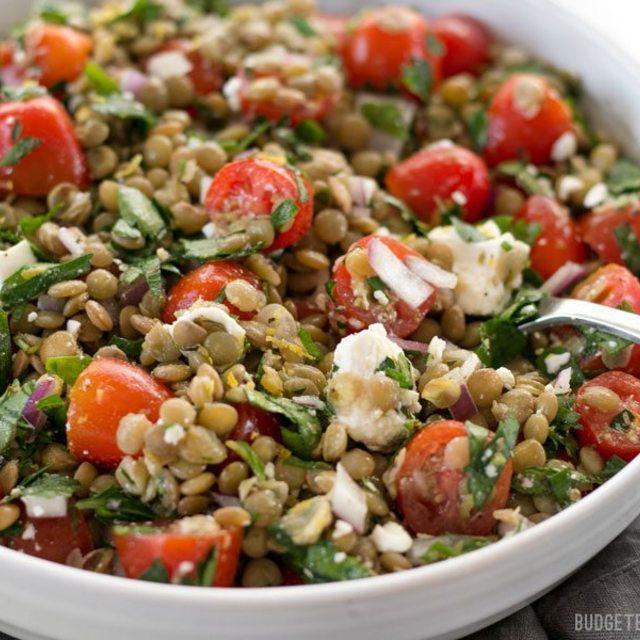 ภาพประกอบบทความ Marinated Lentil Salad สลัดถั่วเลนทิลจานเด็ด โปรตีนสูง หม่ำเพลินจนลืมอ้วน 😍🍴