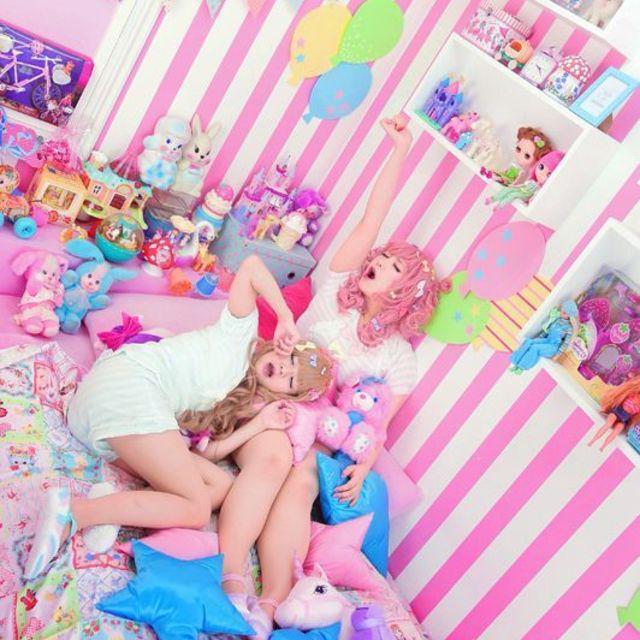ภาพประกอบบทความ ฟรุ้งฟริ้งเฟ่อร์!! จากไอเดียแต่ง 'ห้องนอน' ของสาวญี่ปุ่น เต็มไปด้วยสีชมพู 😍