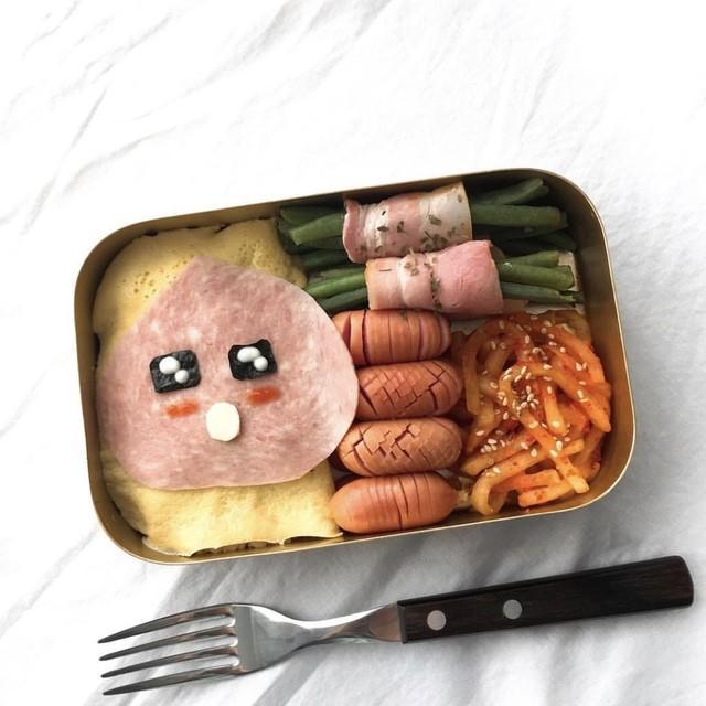 ภาพประกอบบทความ น่ารักขนาดนี้ ห่อข้าวไปกินเถอะ! แจกไอเดียแต่งข้าวกล่องสุดคิ้วท์ สไตล์เกาหลี IG : 9th_london