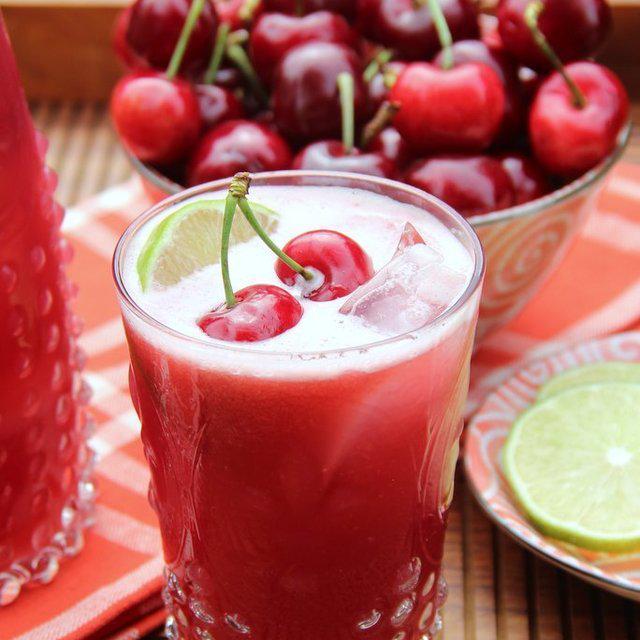 ภาพประกอบบทความ แจกสูตร Cherry Limeade น้ำมะนาวเชอร์รี่เปรี้ยวหวานทำง่าย เครื่องดื่มคลายร้อนช่วงซัมเมอร์