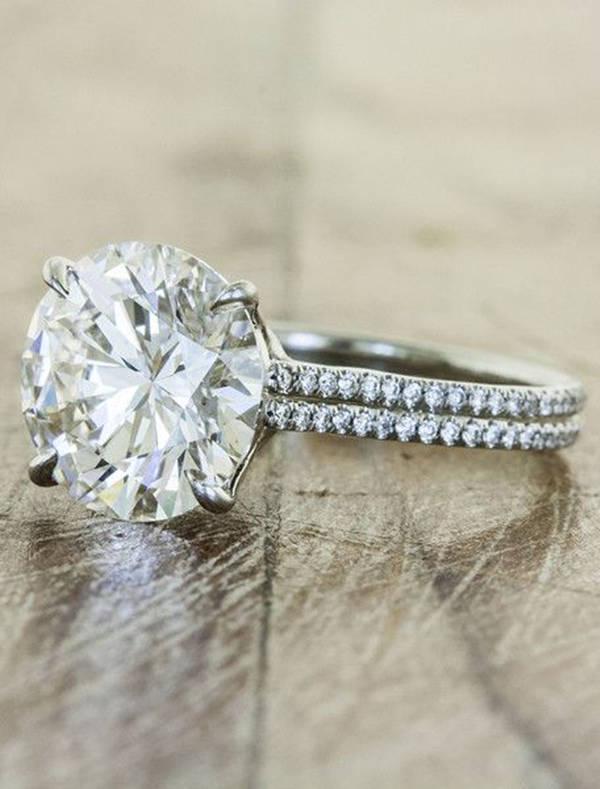 รูปภาพ:http://www.elegantweddinginvites.com/wp-content/uploads/2015/04/stunning-halo-wedding-engagement-rings.jpg