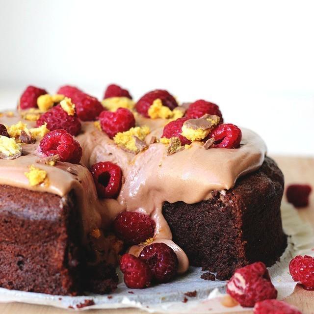 ภาพประกอบบทความ อย่าได้พลาด! ไอเดีย "Chocolate Cake" แสนอร่อย #สวรรค์ของคนรักช็อกโกแลต 
