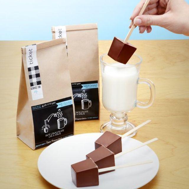ภาพประกอบบทความ มาค่ะมาฟาดให้เรียบ !! กับไอเดีย Chocolate on a Stick เปลี่ยนการกินเดิมๆ ให้ #เวิร์ค ขึ้น