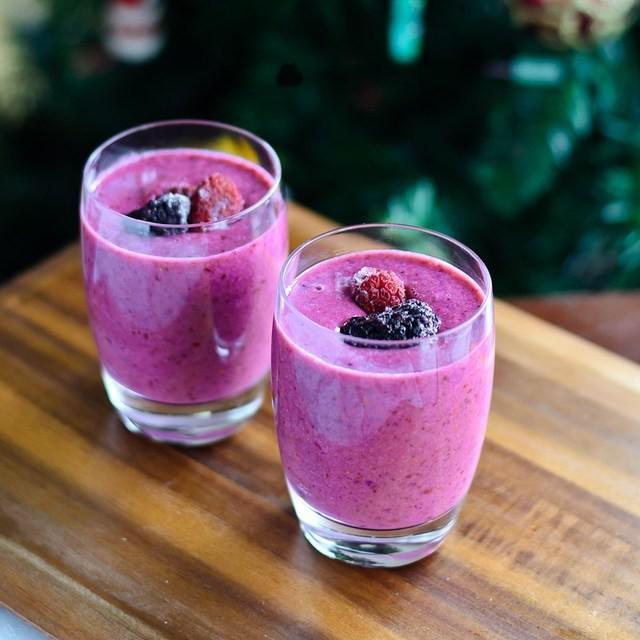 ภาพประกอบบทความ อร่อยน่าดื่ม สูตรเครื่องดื่ม Healthy Purple Smoothies สมูทตี้สีสวย ดื่มแล้วสดชื่น