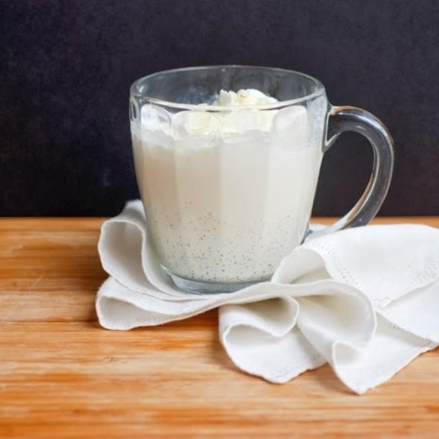 ภาพประกอบบทความ WHITE FROSTEA 'ชาขาวผสมไวท์ช็อกโกแลต' อร่อยฟินหวานมันแบบไม่ซ้ำใคร