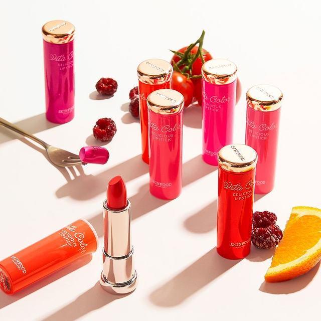 ภาพประกอบบทความ NEW! ของมันต้องลอง กับ 'Skinfood Vita Color Delicious Lipstick' 12 สี ช้าหมดอดนะคะซิส!
