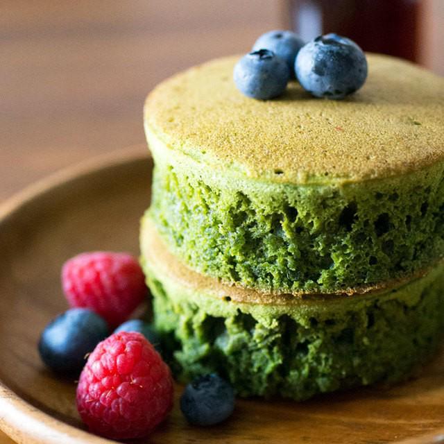 ภาพประกอบบทความ ชวนทำ Matcha (Green Tea) Pancakes แพนเค้กมัทฉะ อร่อยนุ่มหนา ฟูเบาสไตล์ญี่ปุ่น