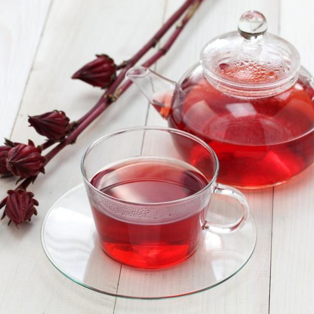 ภาพประกอบบทความ 6 เหตุผลที่ควรดื่ม 'ชาน้ำกระเจี๊ยบแดง' #ดื่มสิมันจะดีนะ