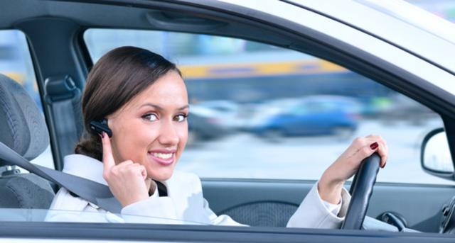 รูปภาพ:http://www.stelladoradus.com/wp-content/uploads/2013/04/photodune-868603-beautiful-woman-driver-is-safely-talking-phone-in-a-car-using-a-xs.jpg