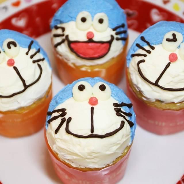 ภาพประกอบบทความ น่ารักคาวาอี้! ไปกับ "คัพเค้กโดเรม่อน (Doraemon Cupcake)" 