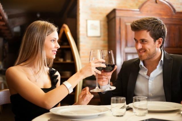 รูปภาพ:https://www.restaurantmealprices.com/wp-content/uploads/2015/02/WOW-Your-Date-with-This-Valentine%E2%80%99s-Day-Restaurant-Dining-Guide-restaurantmealprices.jpg